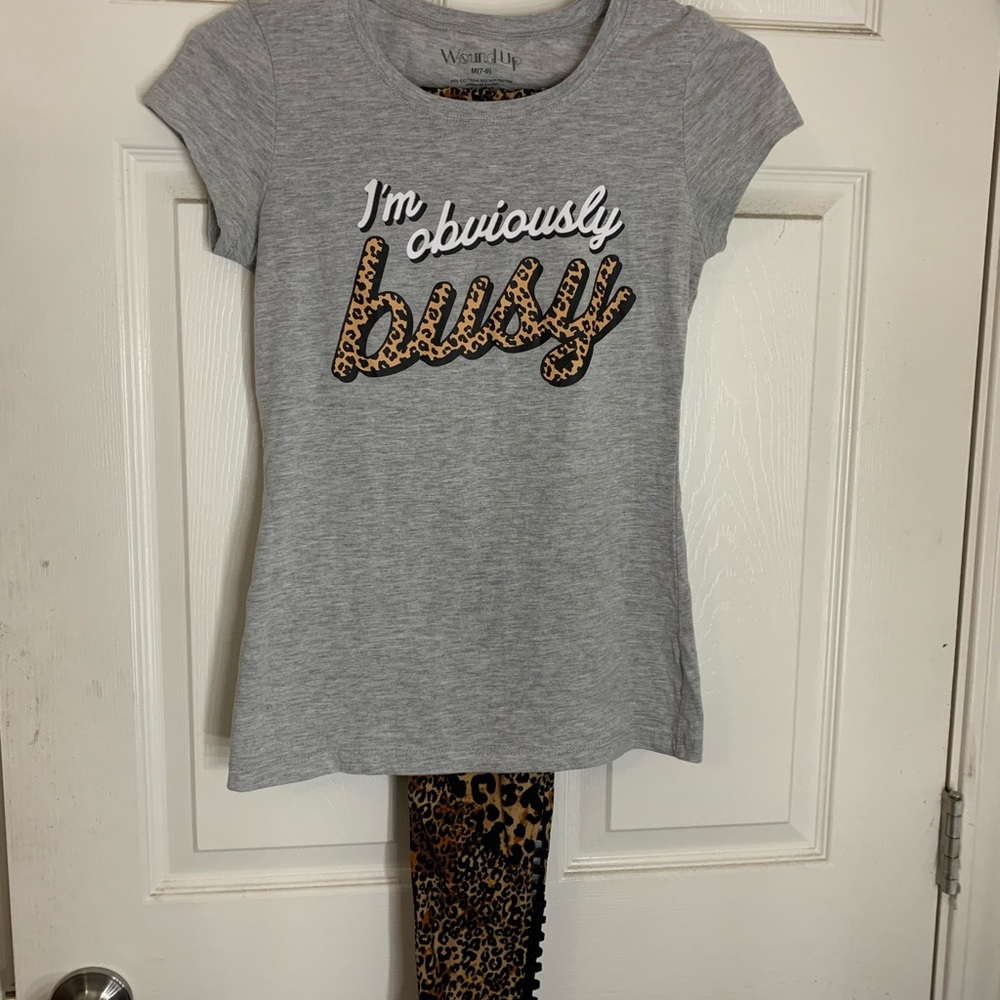 T-Shirt & Leggings